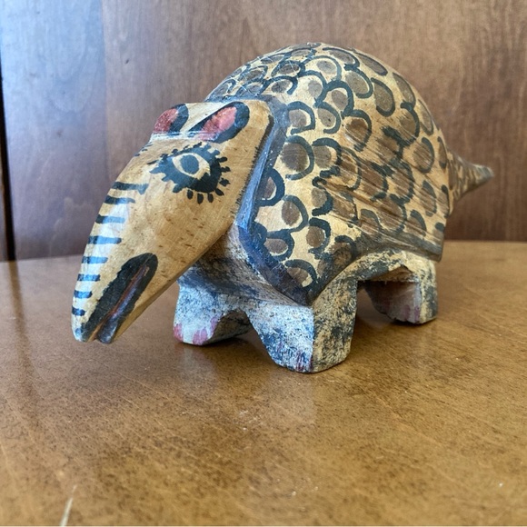 Vintage Hand Carved Wooden Armadillo Figure - Picture 4 of 10